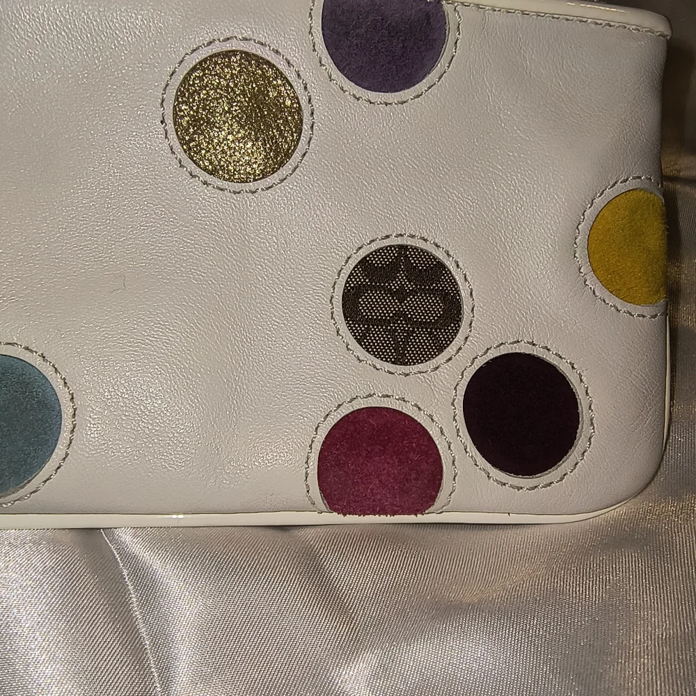 Vintage COACH LTD ED MULTICOLOR POLKA DOT WHITE LEATHER WRISTLET - Picture 8 of 8